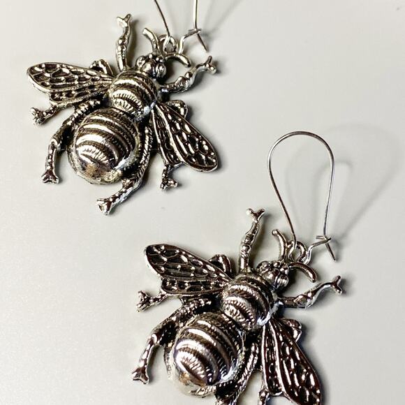 NEW Queens Night Out Bee Earrings - Picture 9 of 11